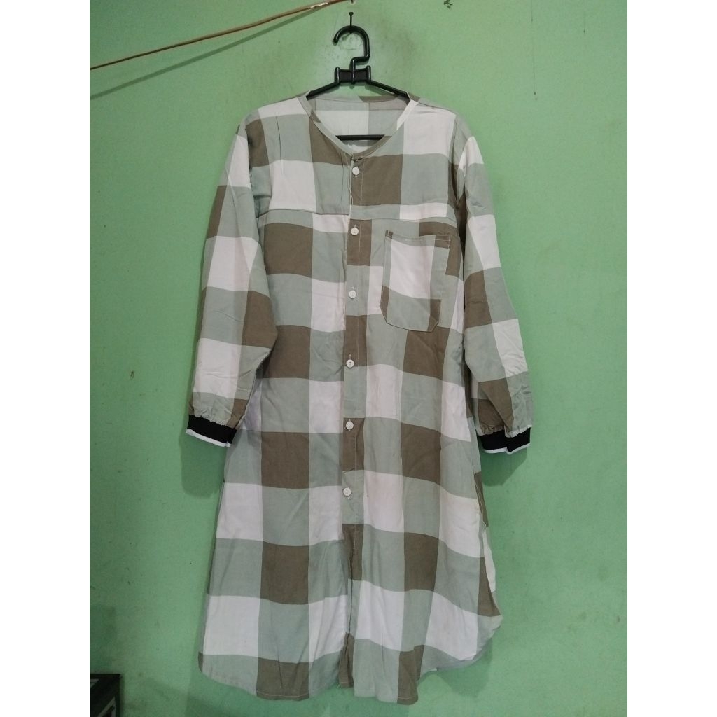 Tunik Wanita Motif Kotak-Kotak Warna Sage
