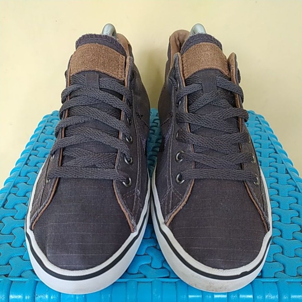 Sepatu Second Converse One Star Size 42 Insole 27 cm (Slim)