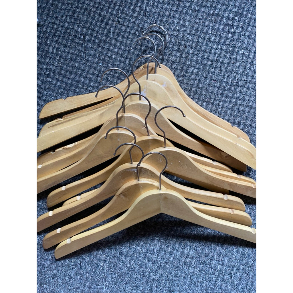 (12 PCS) Hanger Kayu BEKAS Hanger Dewasa
