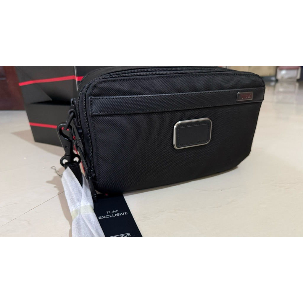 Tumi Alpha clutch Black