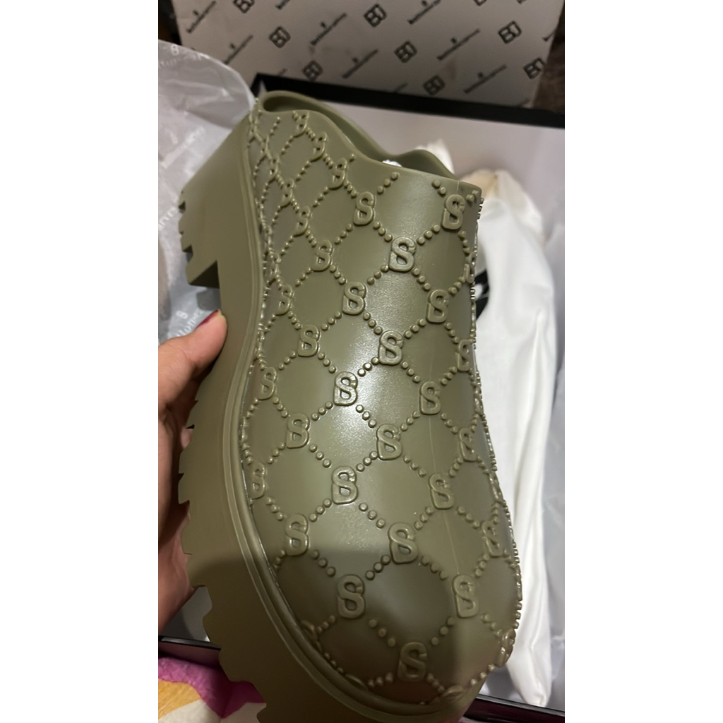 Beverly sandal Buttonscarves