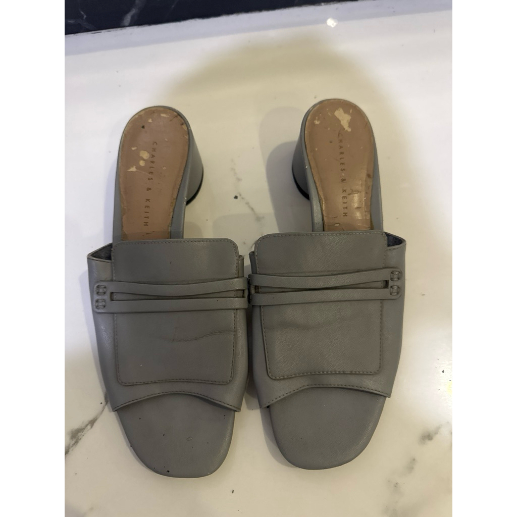 Sandal charles and keith ori preloved