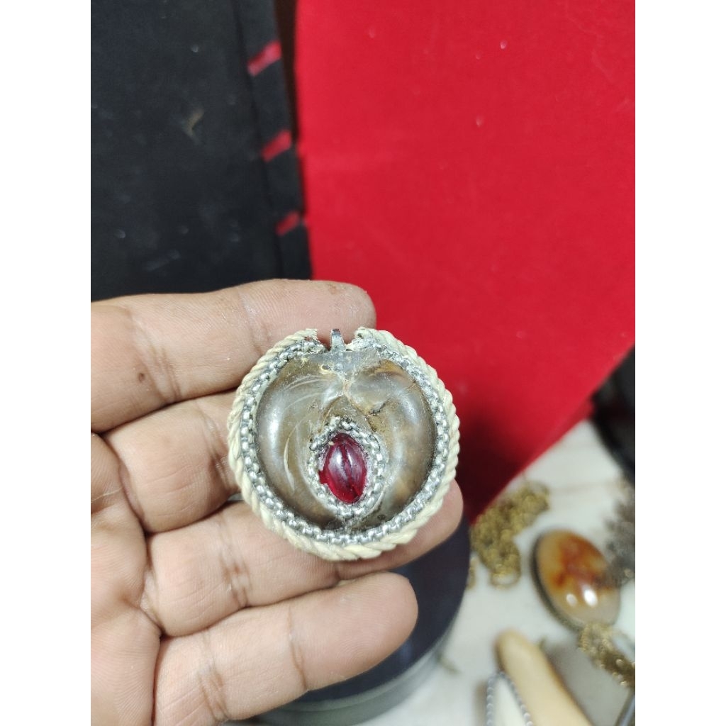 Liontin Kukuberuang Kuber Siem Merah