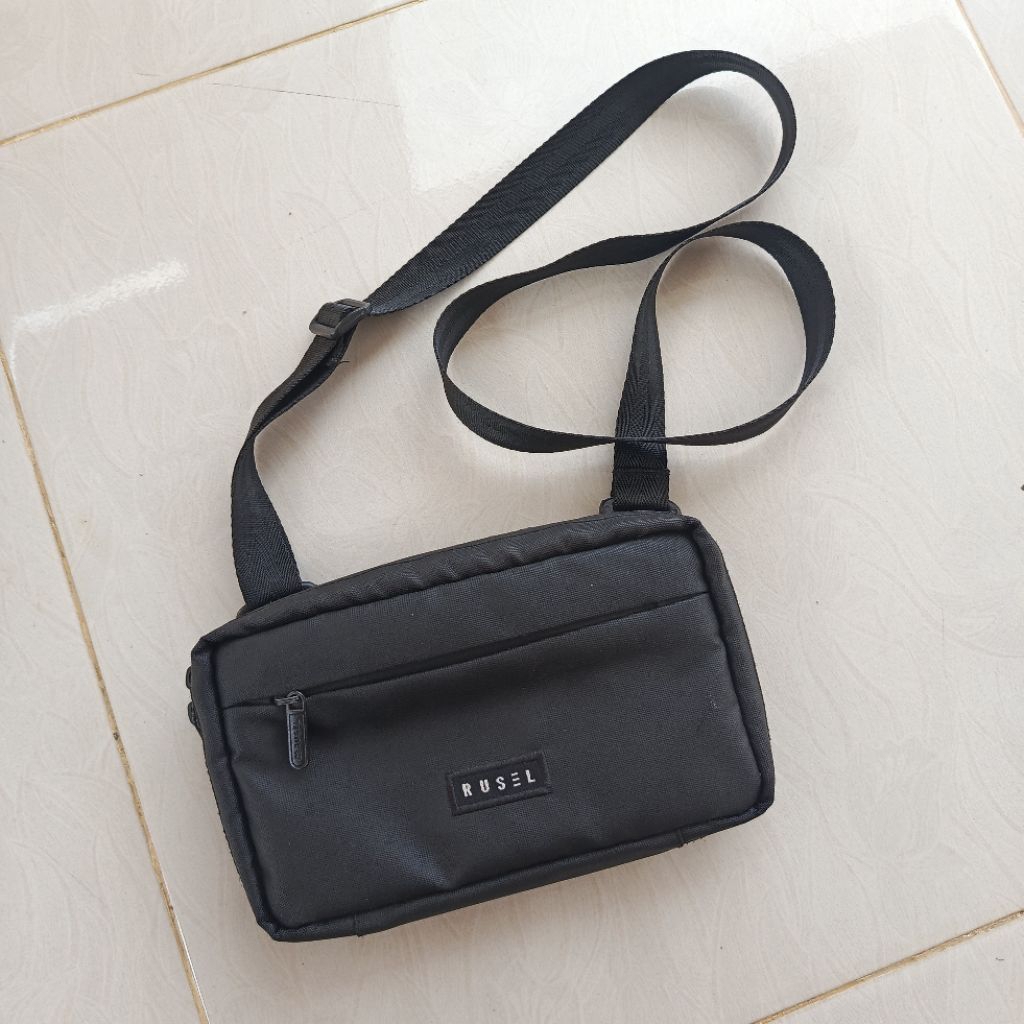 Tas rusel co hitam pekat