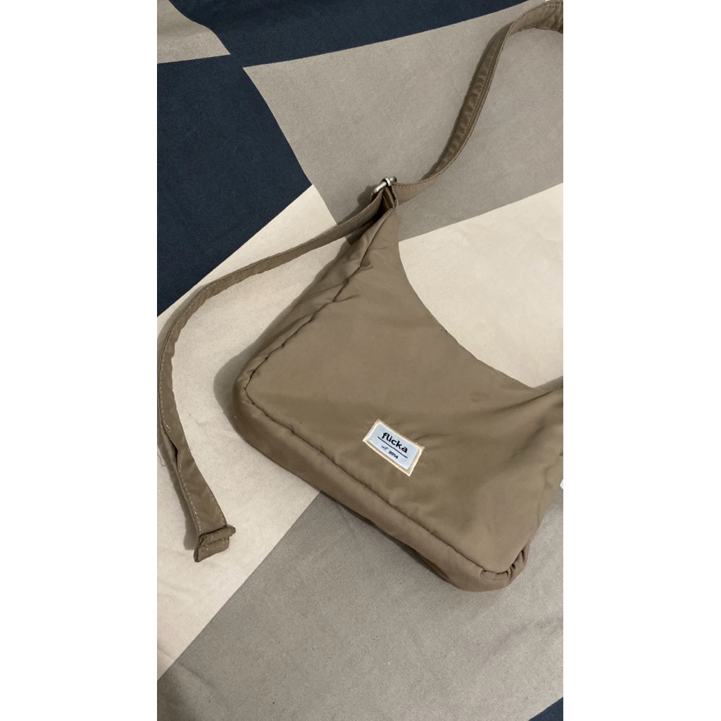 (preloved) TAS SELEMPANG / SLINGBAG NYLON casual - tas kuliah wanita