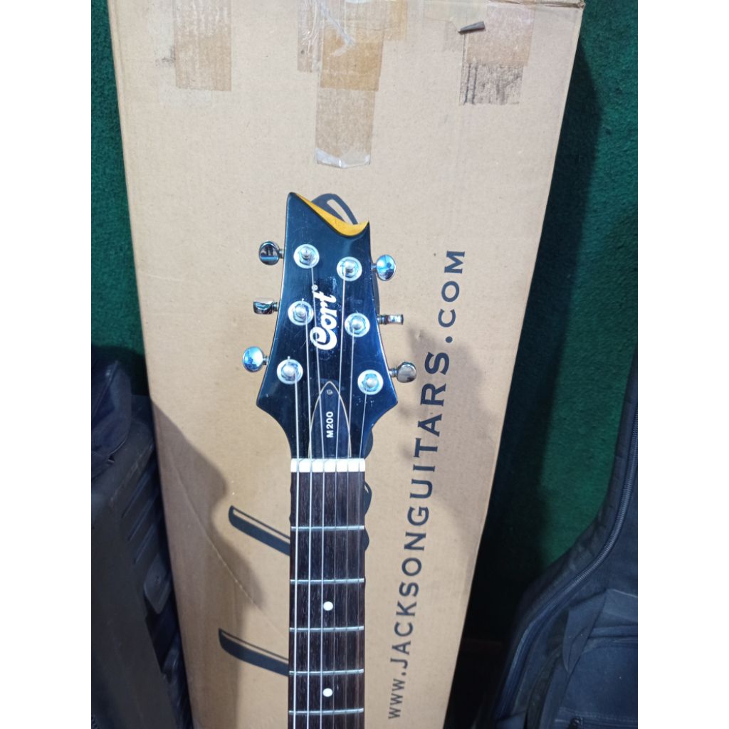gitar elektrik cort M200