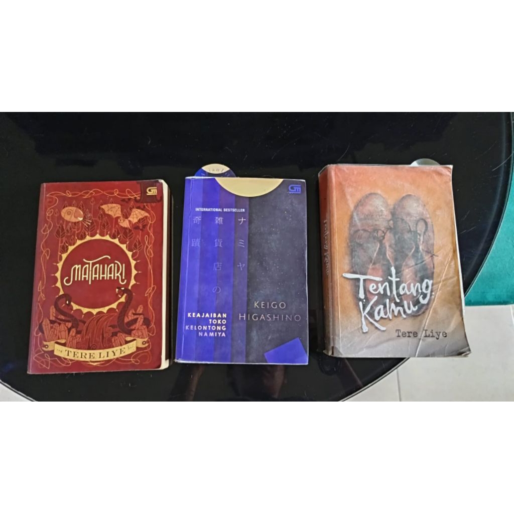 Preloved Novel (tentang kamu, keajaiban toko kelontong, matahari)