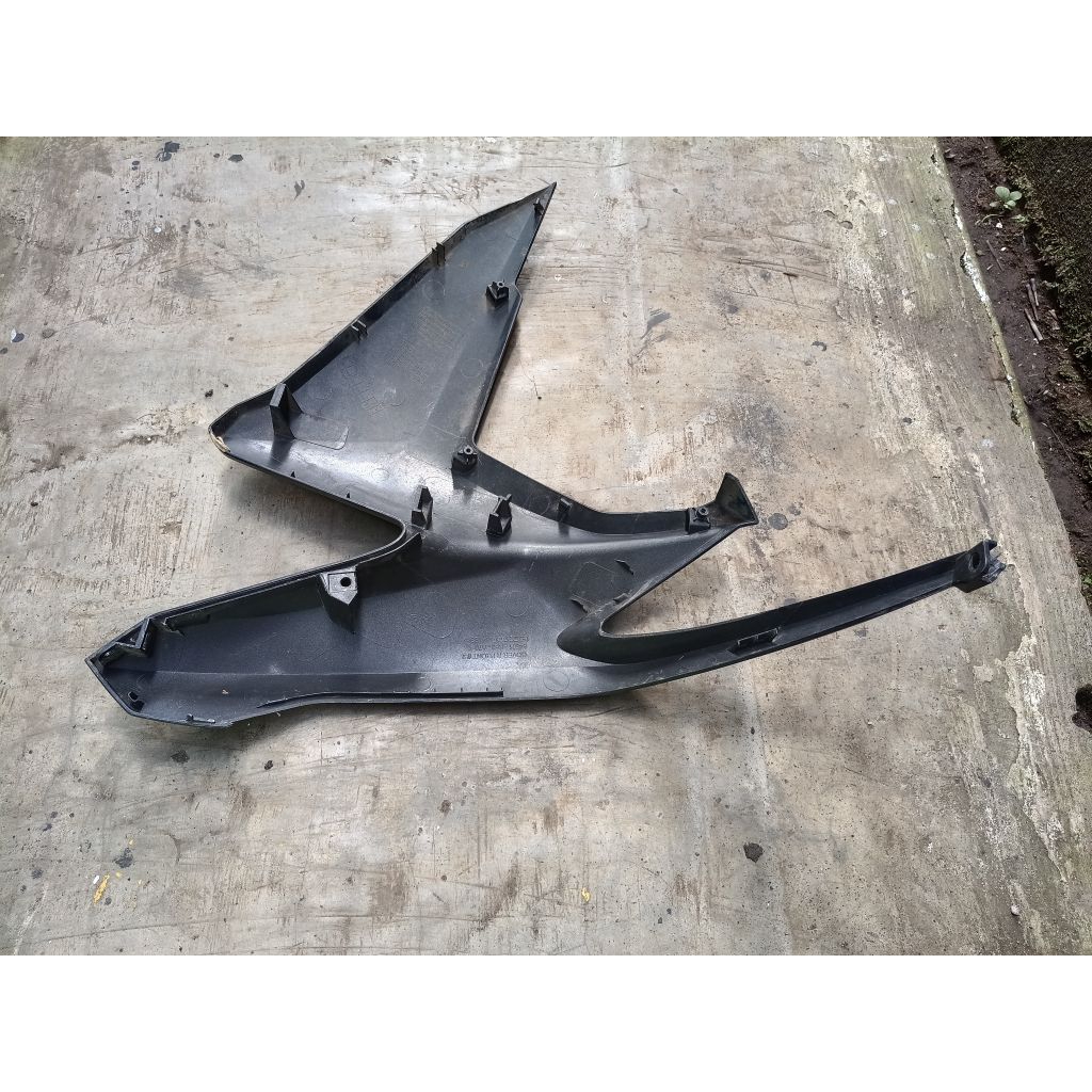 Cover sayap Honda vario 125 150 led tahun 2018-2022 sebelah kanan original bekas copotan motor
