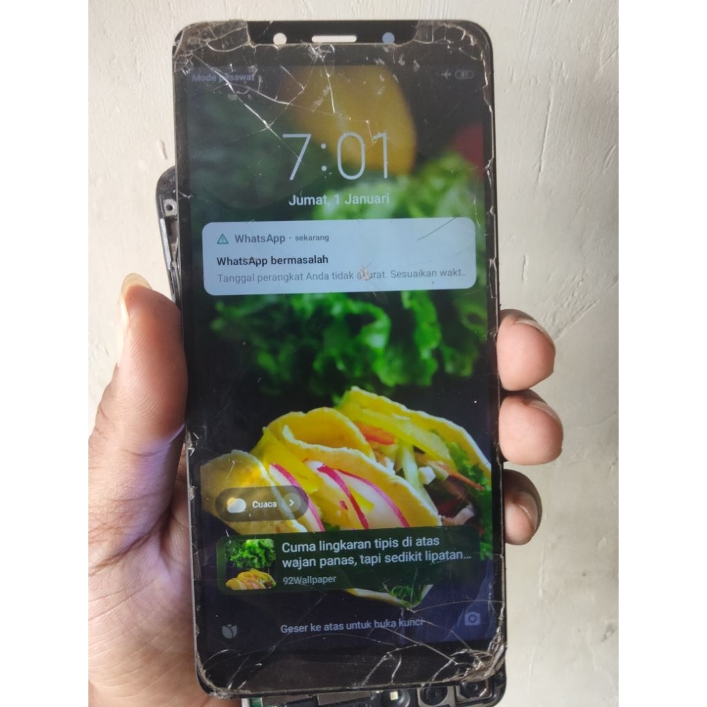 LCD Redmi 6/6A Minus Retak (Sentuh masih normal)