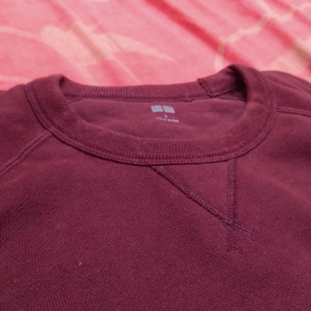 Uniqlo Crewneck Sweater Merah Maroon/Red Small