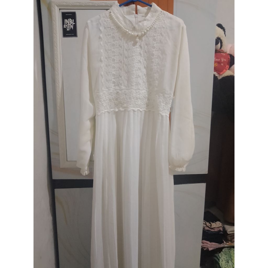 Gamis warna putih tulang