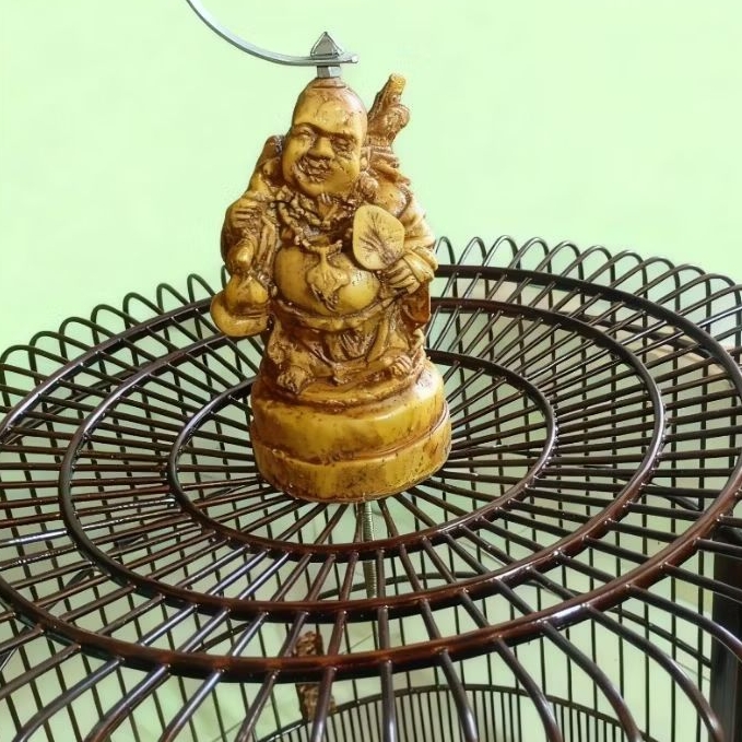 Pion Sangkar Ukir Fiber Motif Biksu