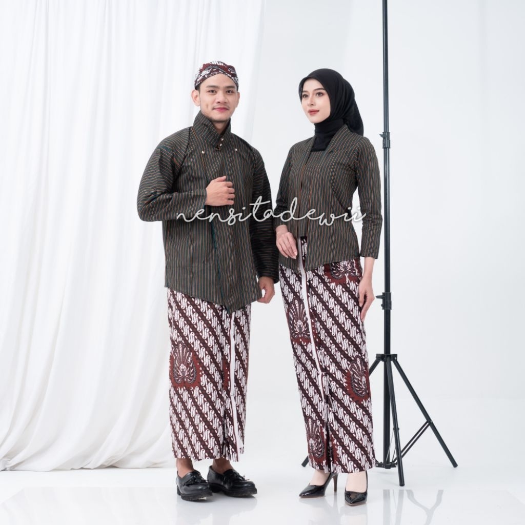 [Set Premium, LBH] Surjan dan Kebaya Lurik, Sepasang Jarik Wiru Instan + Blangkon Solo | Lurik B Hij