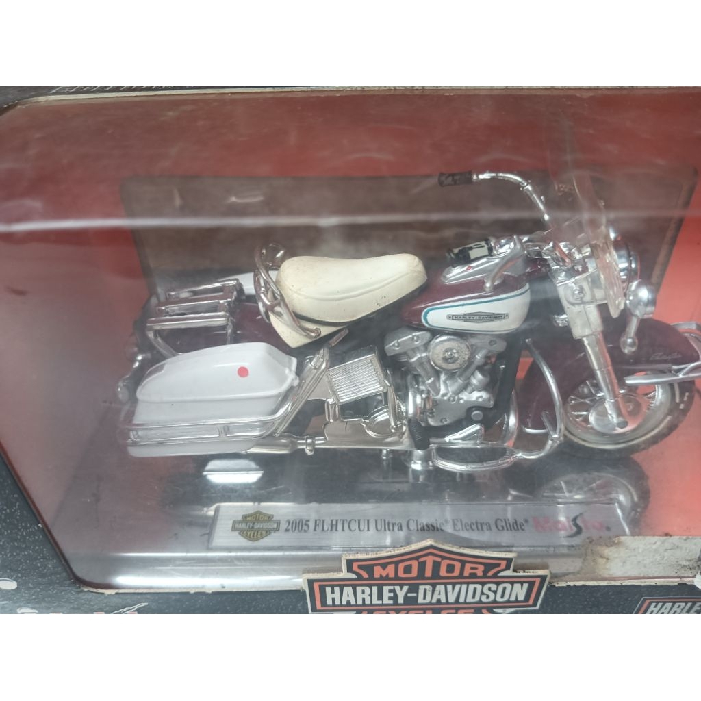 Diecast Maisto Harley davidson Elektric Glide classic skala 18