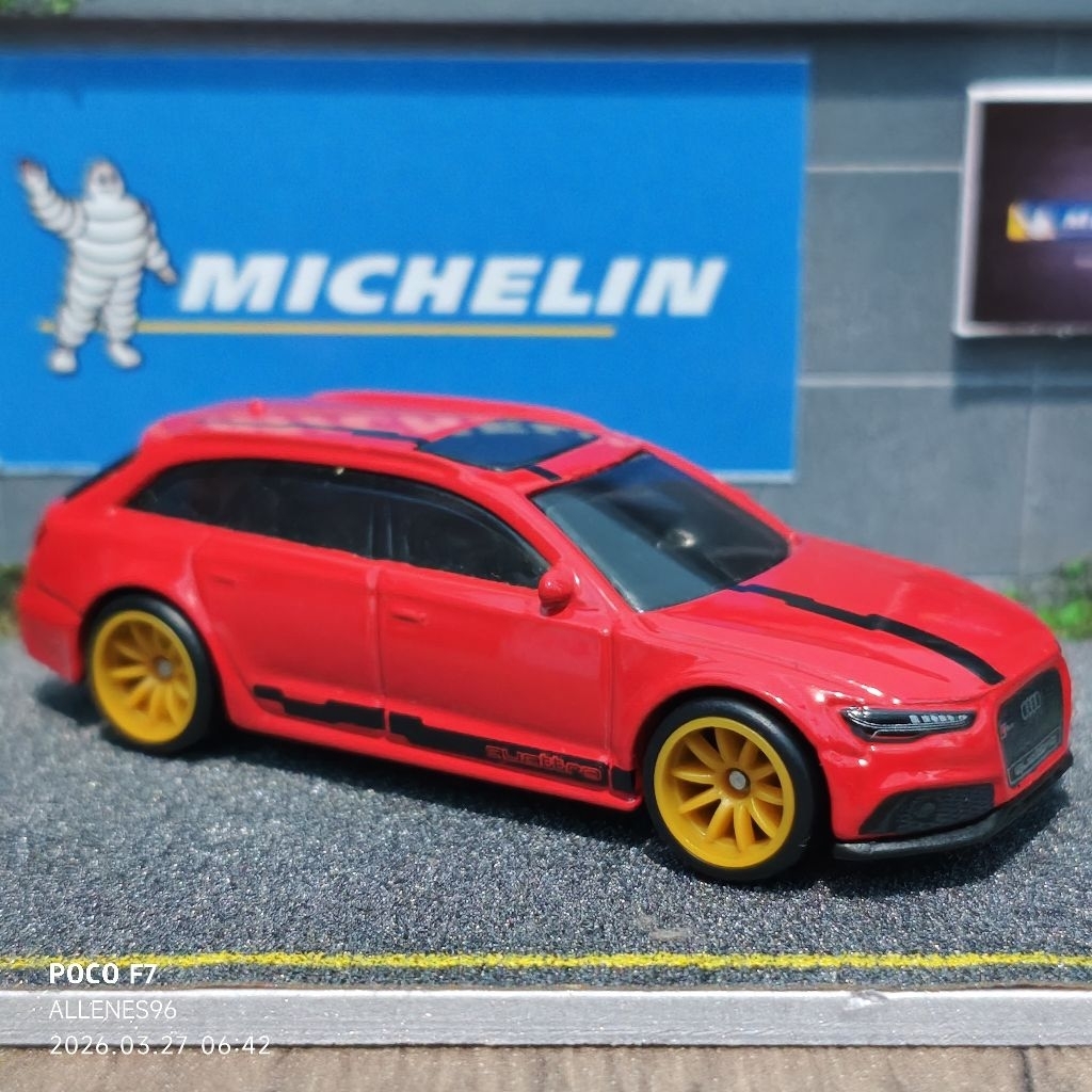Hot Wheels Hot Wagons Audi RS6 Avant