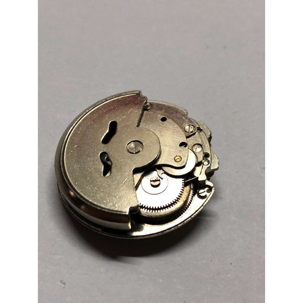 mesin jam tangan otomatis kondisi sesuai foto perlu d servis