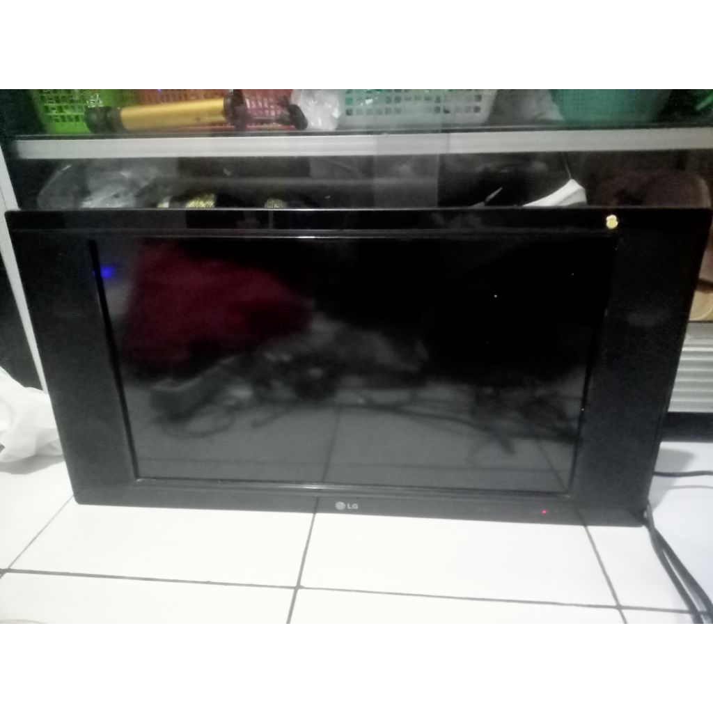 tv lcd LG 22 inch kondisi bagus