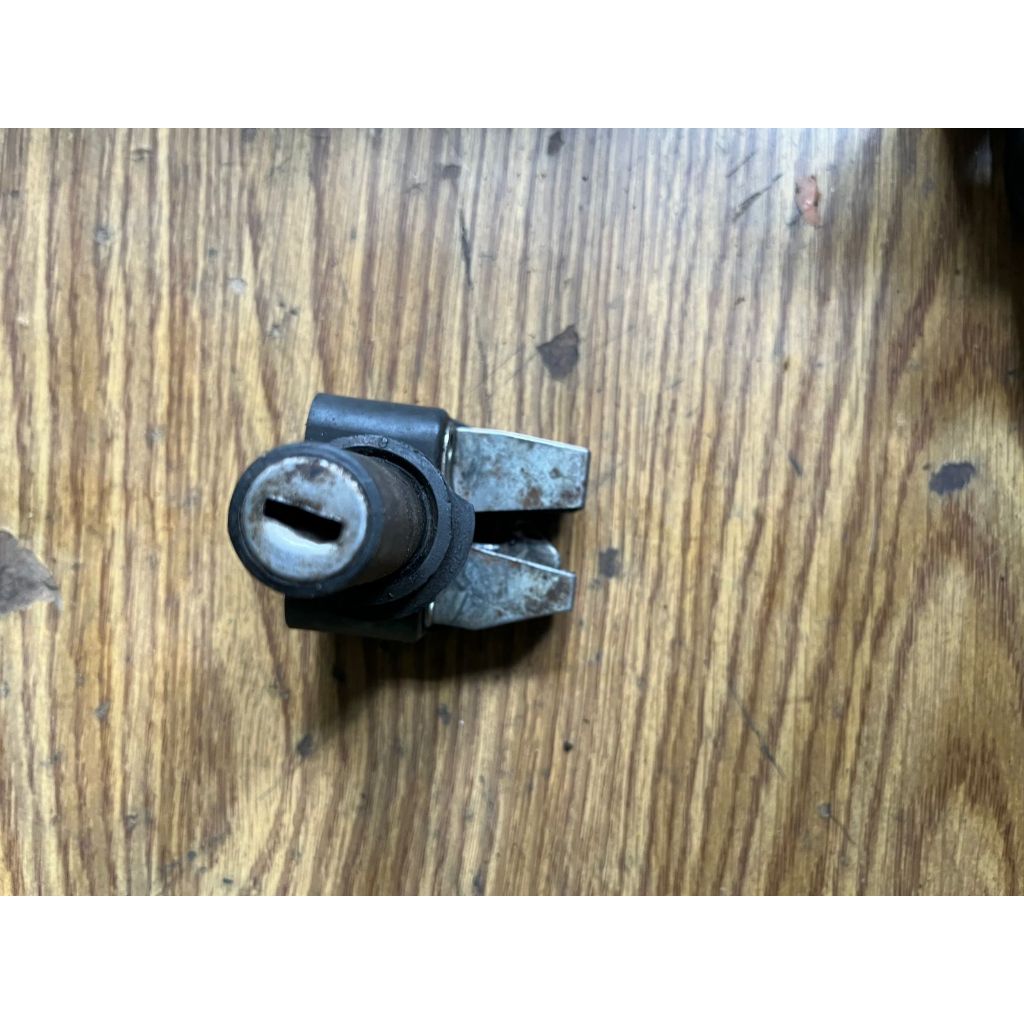 kunci jok assy yamaha v80 super deluxe robot original / 3151
