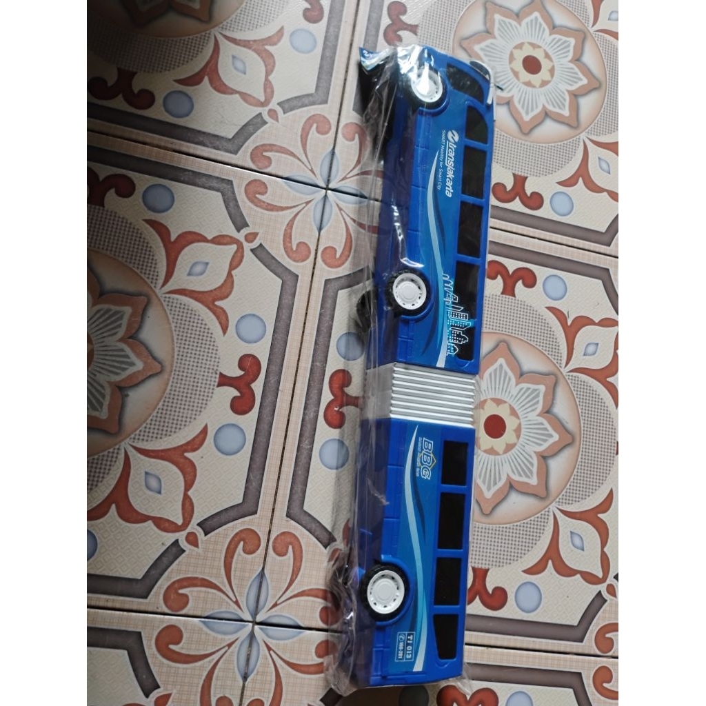 Transjakarta Articulated Bis Mainan anak bis gandeng