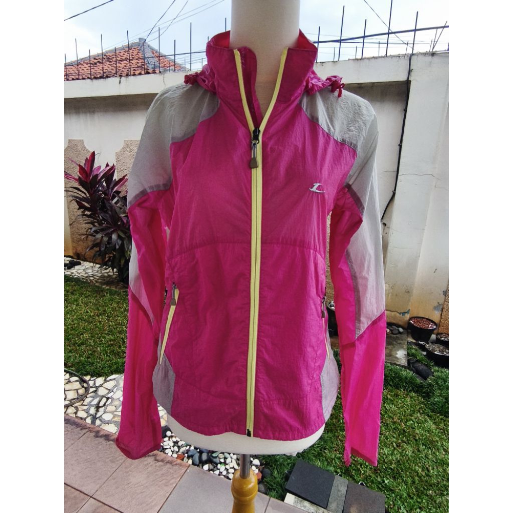 Jacket parasut LECAF warna pink Preloved