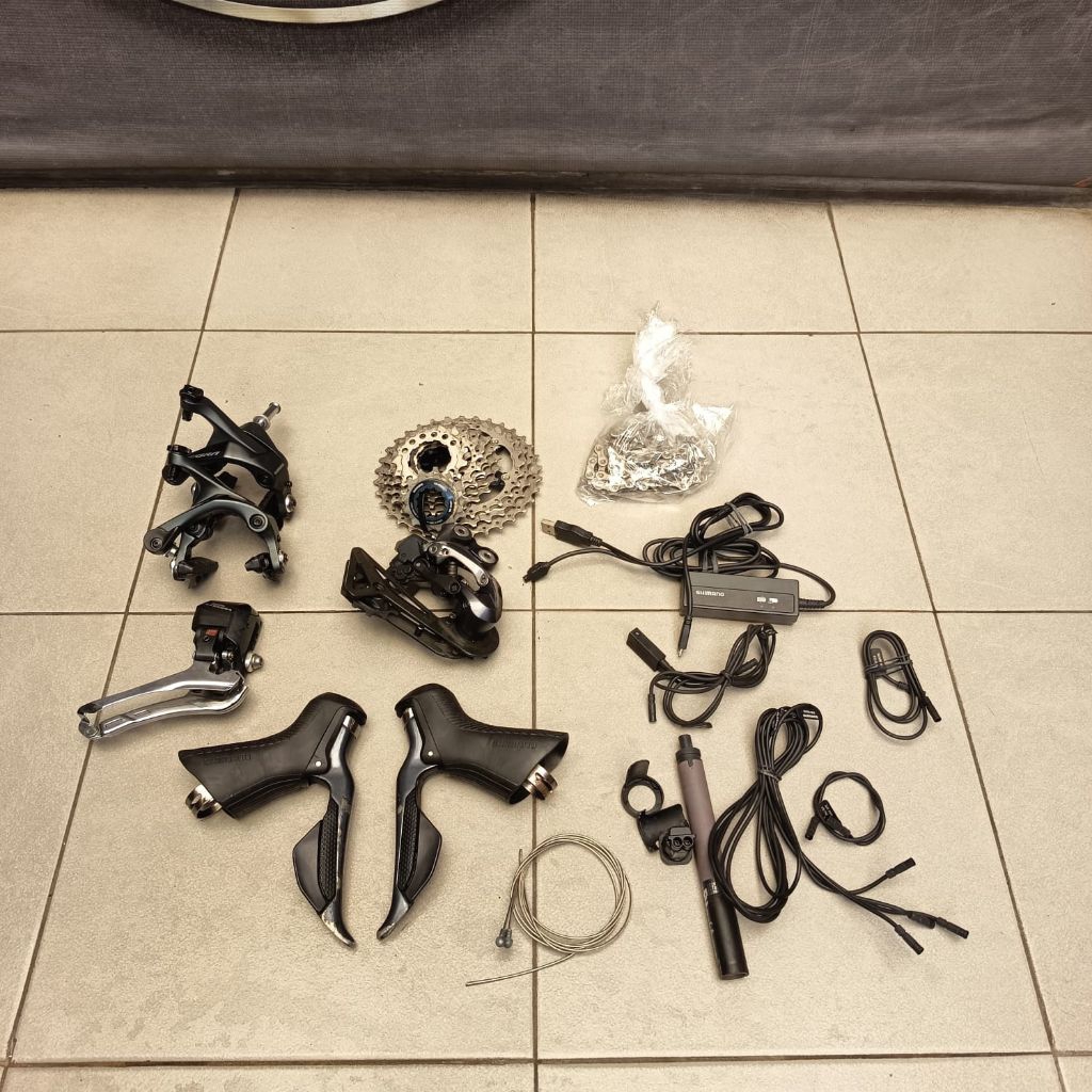 Groupset Ultegra Di2 R8050 11 Speed Rimbrake Tanpa Crank