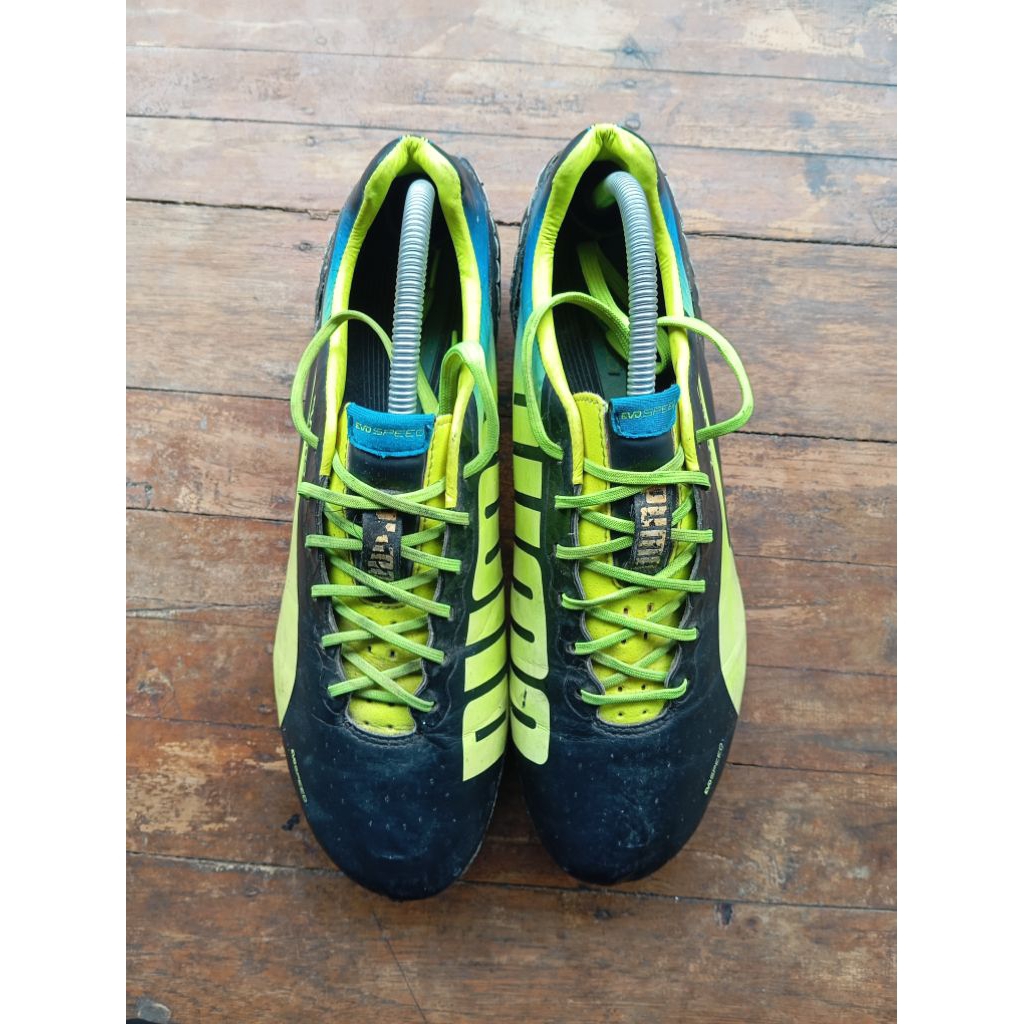 Sepatu Bola Puma Evospeed SG Mix