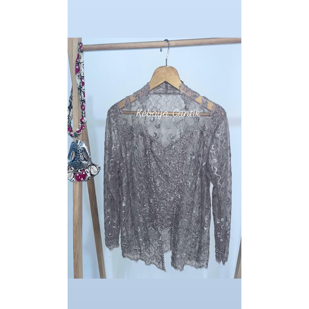 Kebaya Brokat Payet & Mutiara preloved
