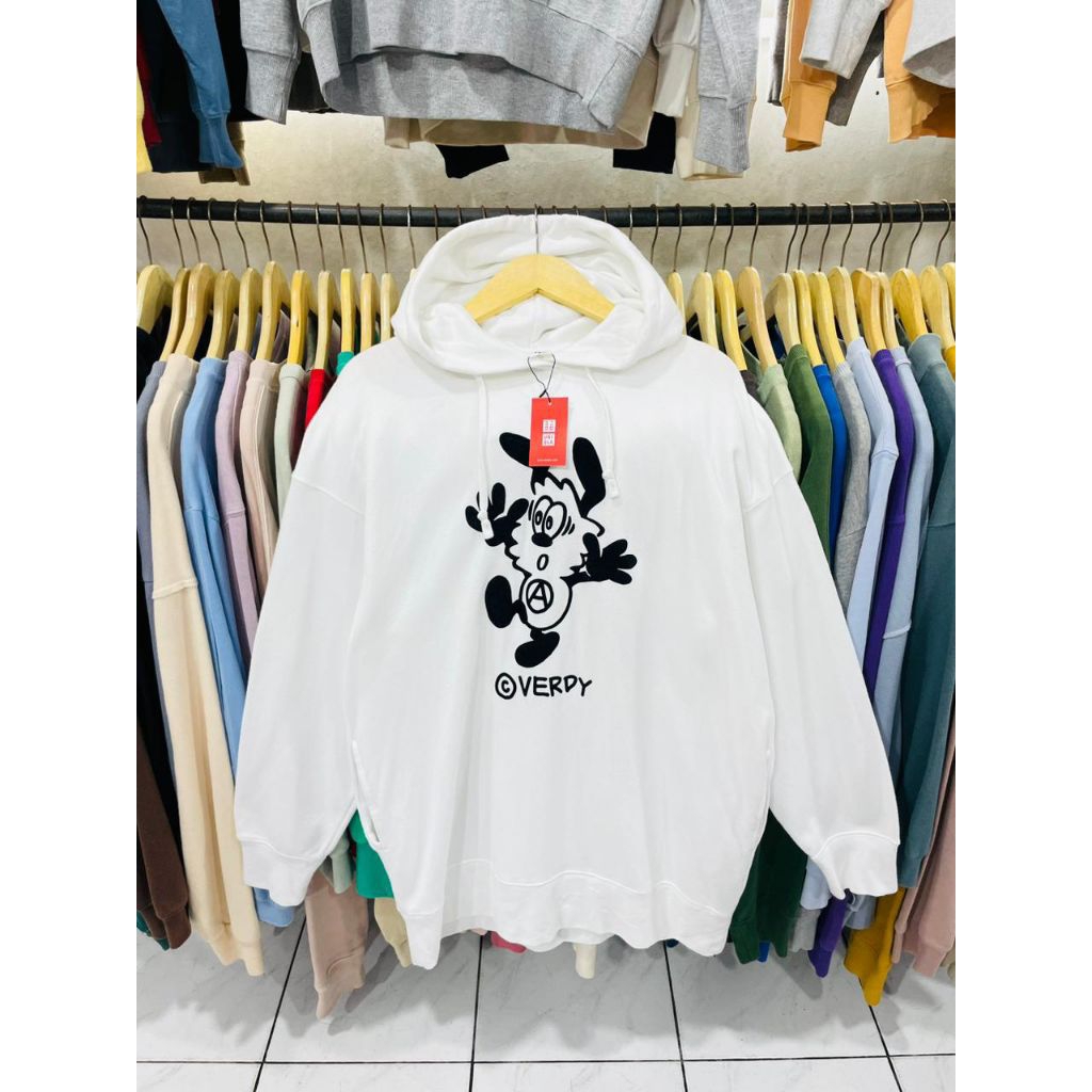 hodie uniqlo ut VERDY VELVET putih ( L fit XL )