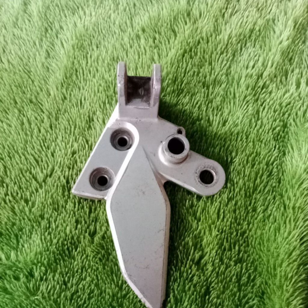 step pijakan kaki depan kiri Yamaha Vixion old original copotan motor