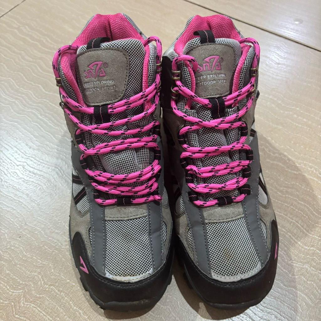 [PRELOVED] Sepatu Gunung/Trekking Wanita SNTA