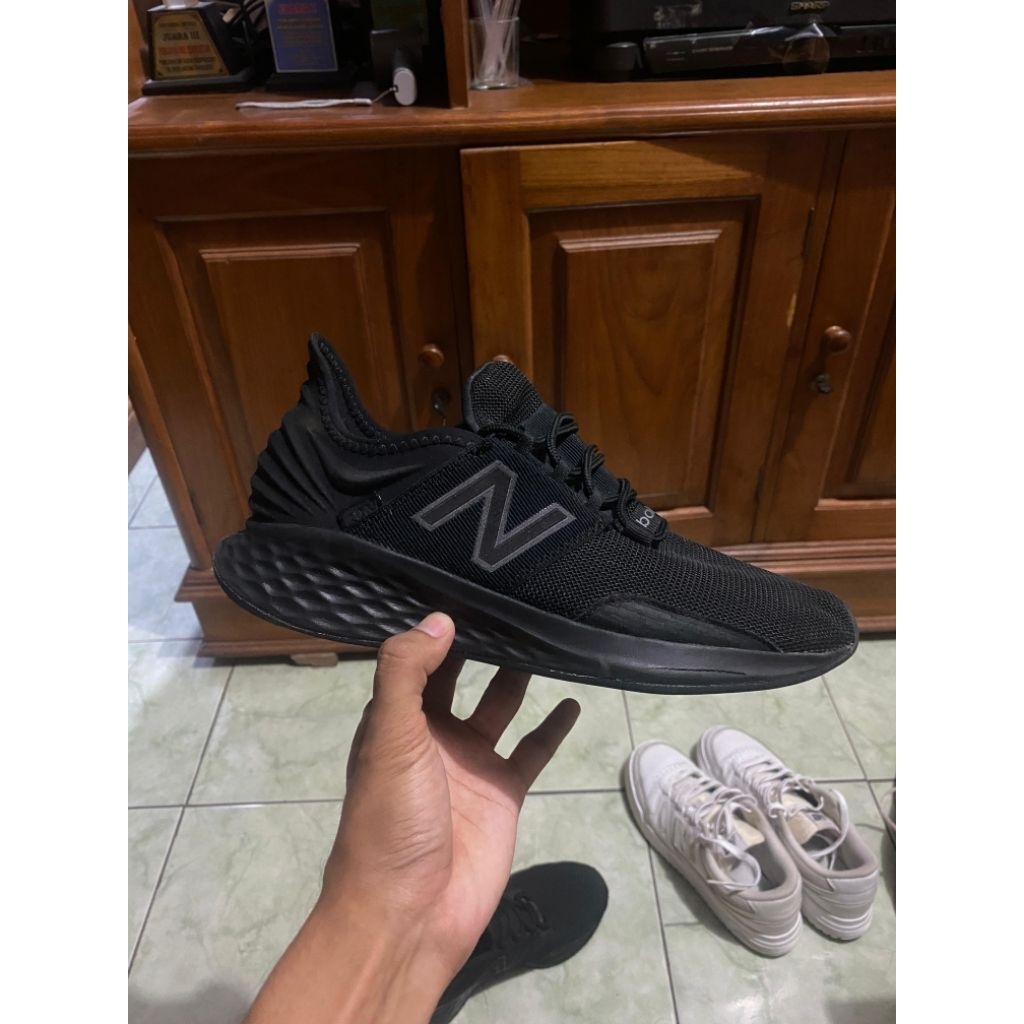 NB ROAV Sepatu Running Sneakers NewBalance Size 40,5Original Second Good Condition
