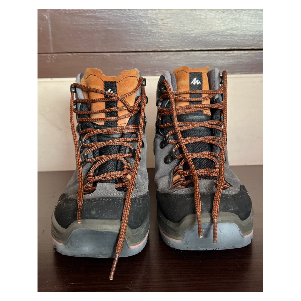 [Preloved] Sepatu Gunung Hiking Wanita Decathlon