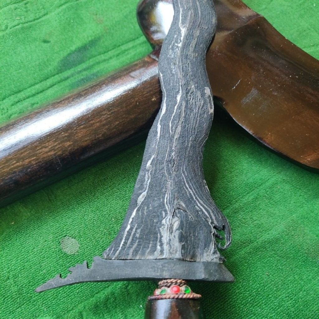 keris Sangkelat ( Banyu Mili )