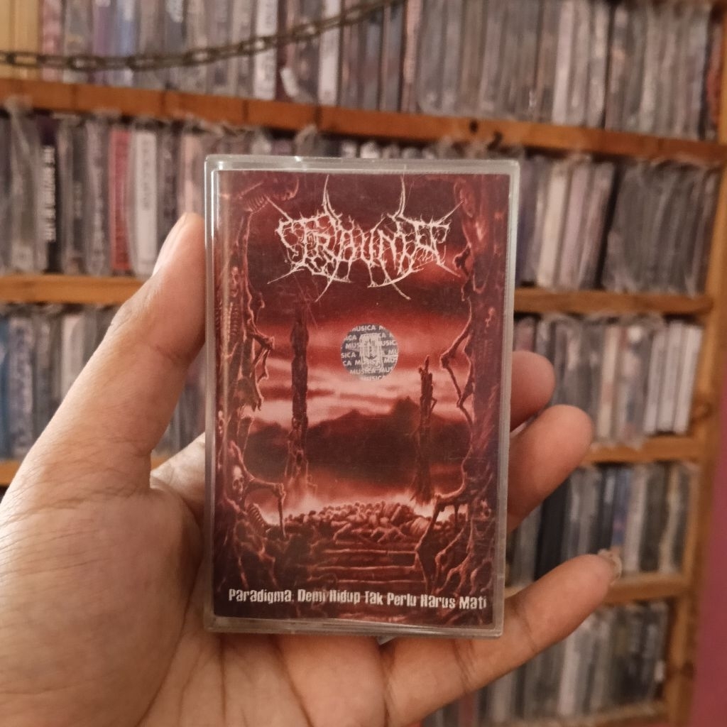 Kaset Metal TRAUMA - PARADIGMA; DEMI HIDUP TAK PERLU HARUS MATI