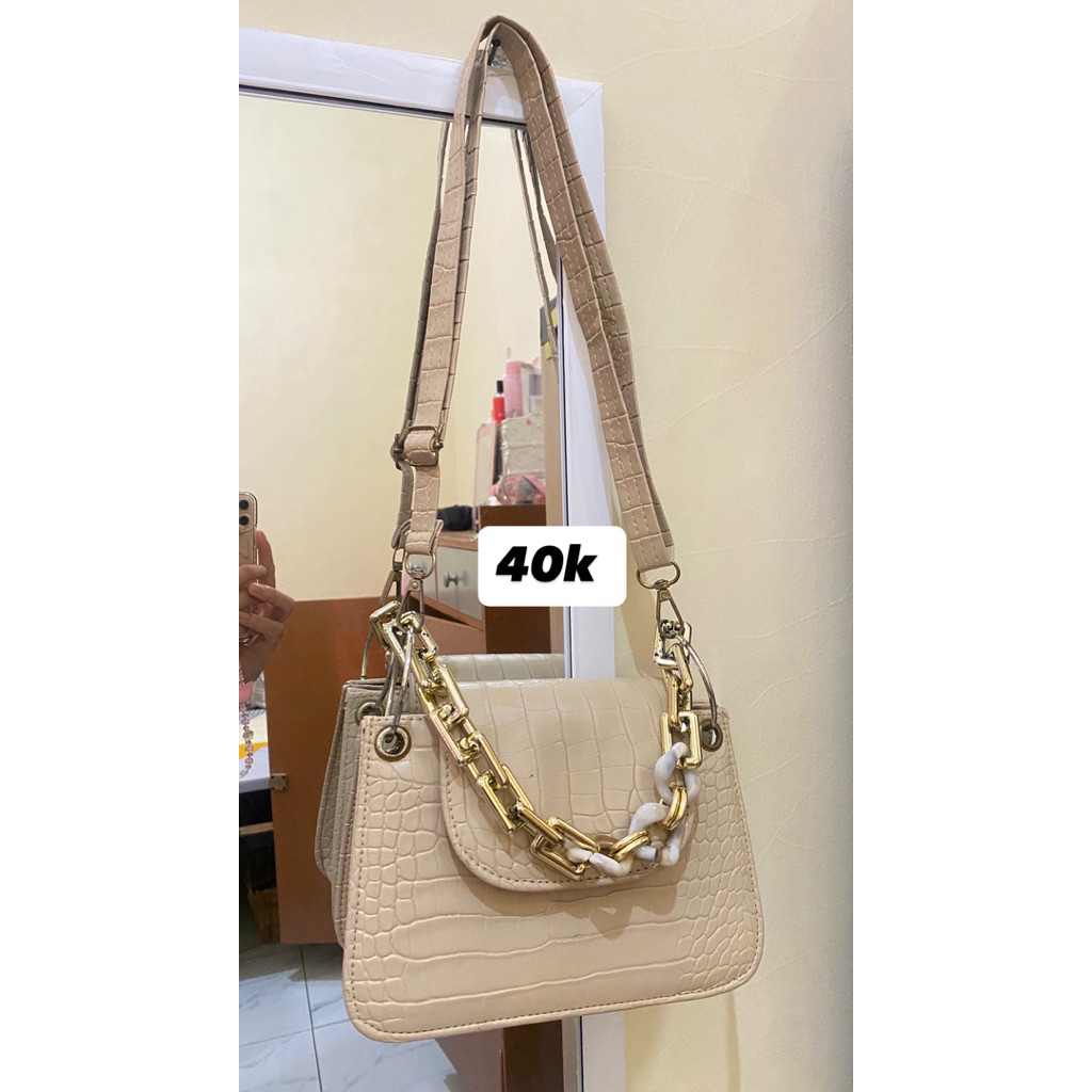 tas sling bag cream + rantai depan aksesoris