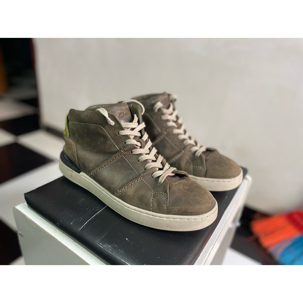SEPATU Boots CLARKS