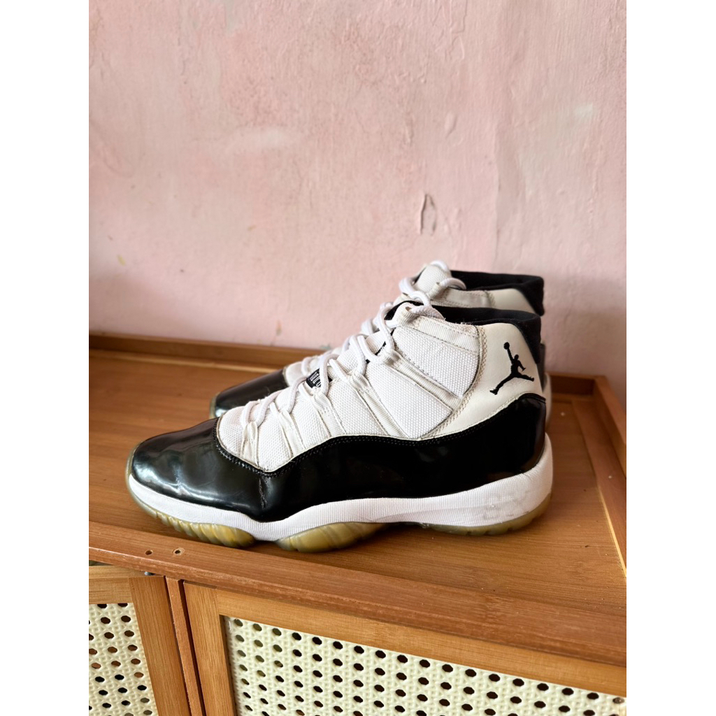 Sepatu Nike Air Jordan 11 Retro Concord size 44 28cm legit by poizon