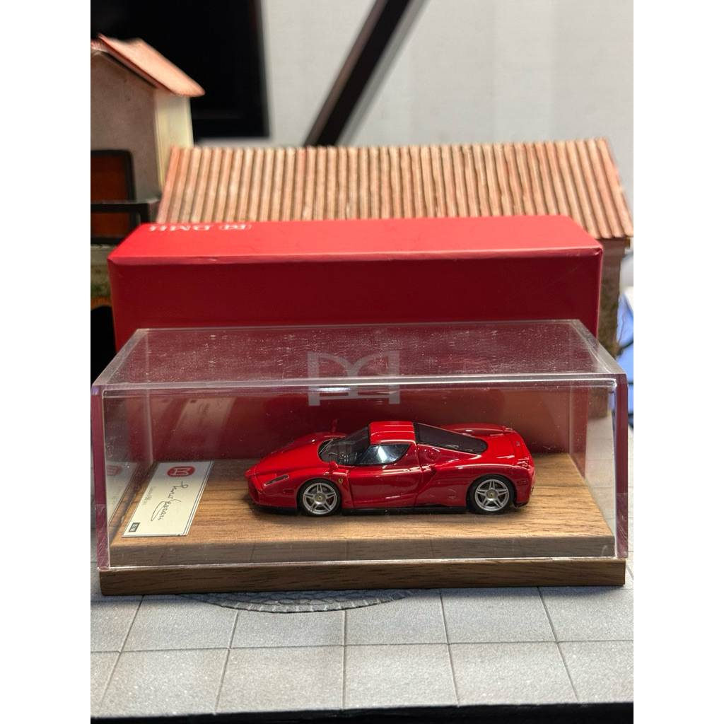 enzo ferrari 1/64 resin book
