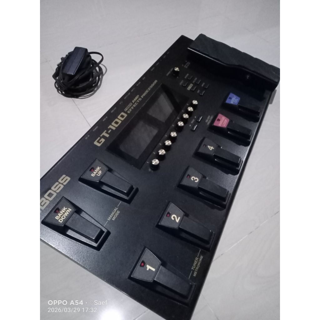 Efek Gitar Boss Gt100