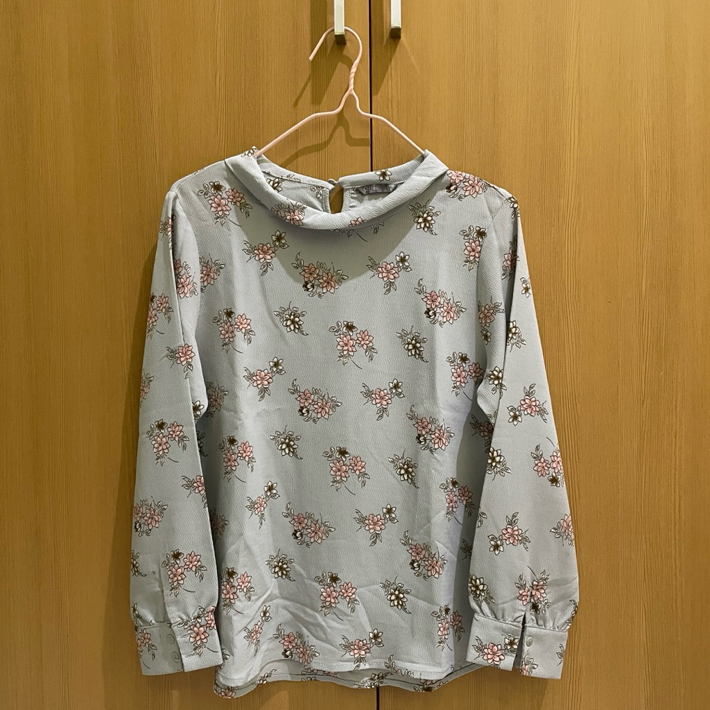 Preloved - Blouse Bunga ST.Yves