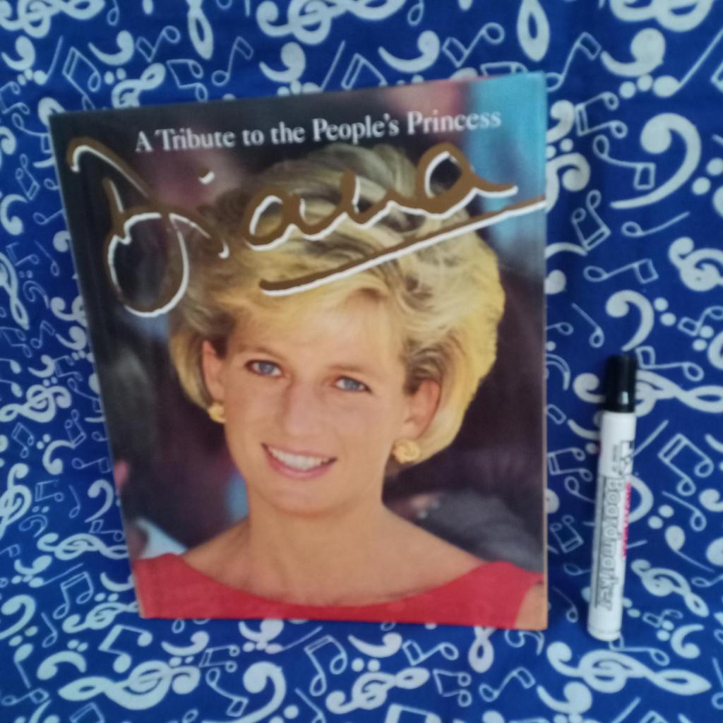 BUKU BIOGRAFI - DIANA - PRINCESS OF WALES - LADY DI - A TRIBUTE- IMPORT - ENGLISH