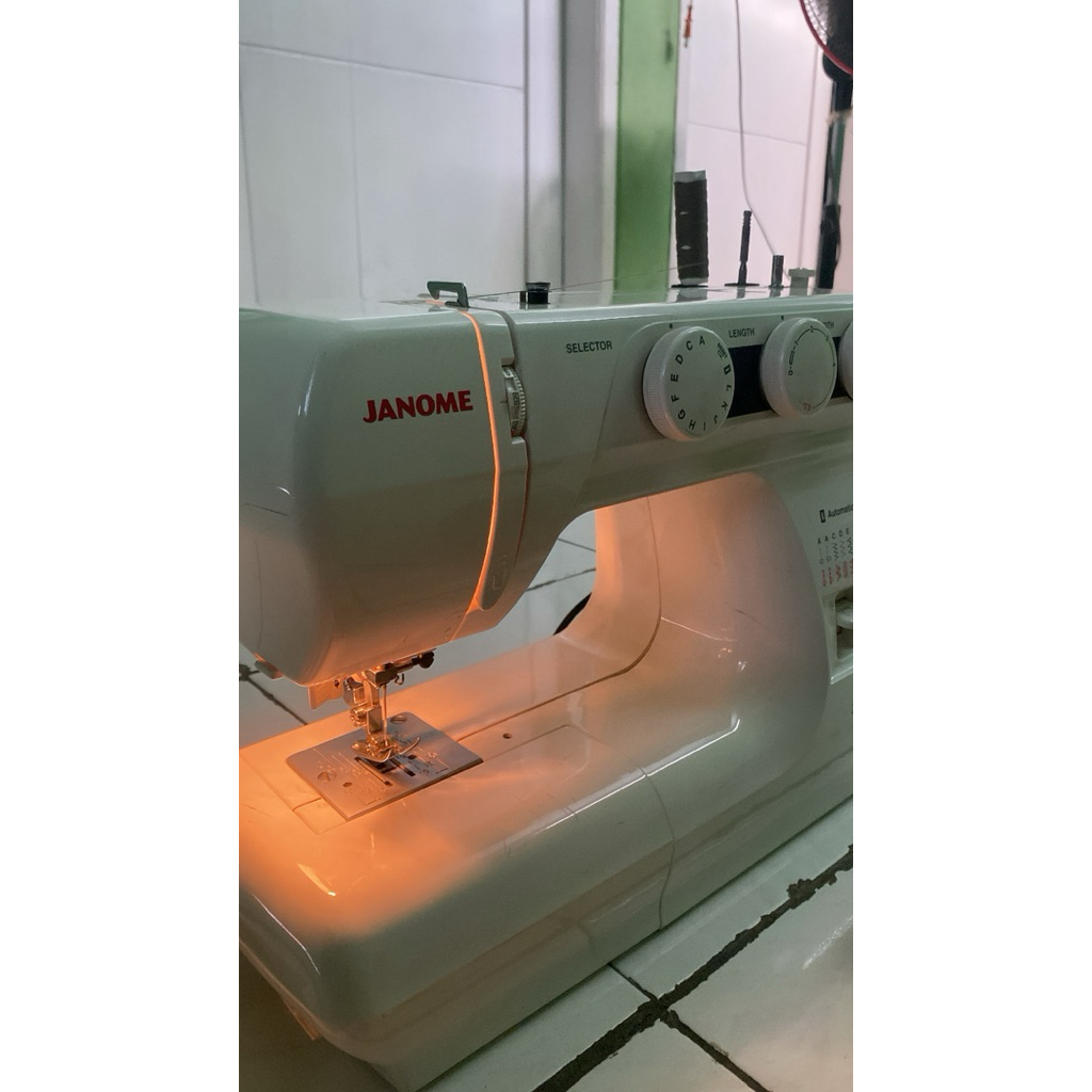 mesin jahit Janome 2222