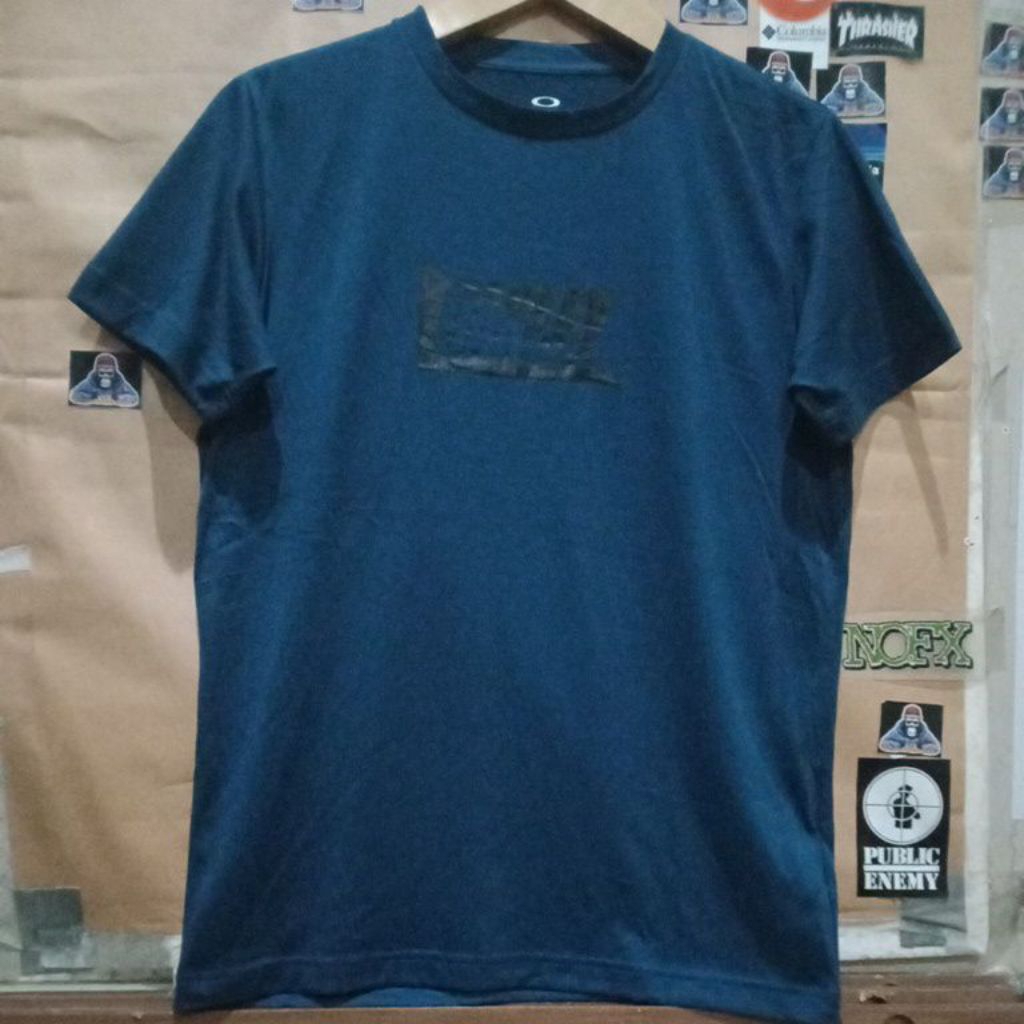 OAKLEY dryfit t-shirt size M fit L private collection original