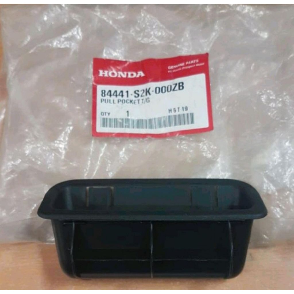 AM - Pull Pocket Tail Gate Handle Tarikan Pintu Bagasi Honda Mobilio BRV HRV Freed Original