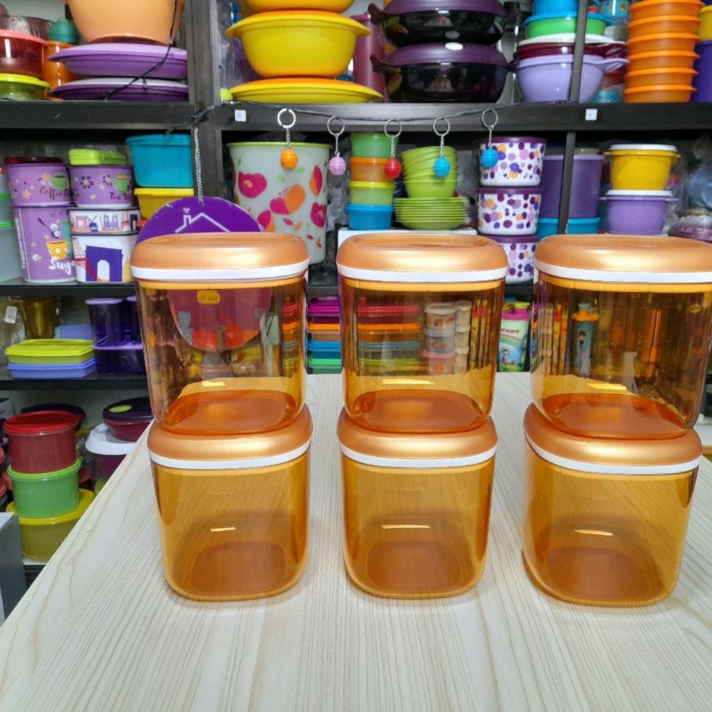 TUPPERWARE CRYSTAL CANISTER GOLD 780ml