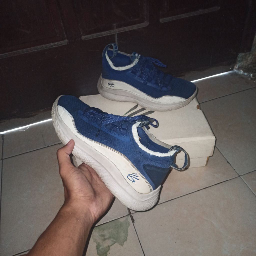 sepatu basket second curry 8 sz 40