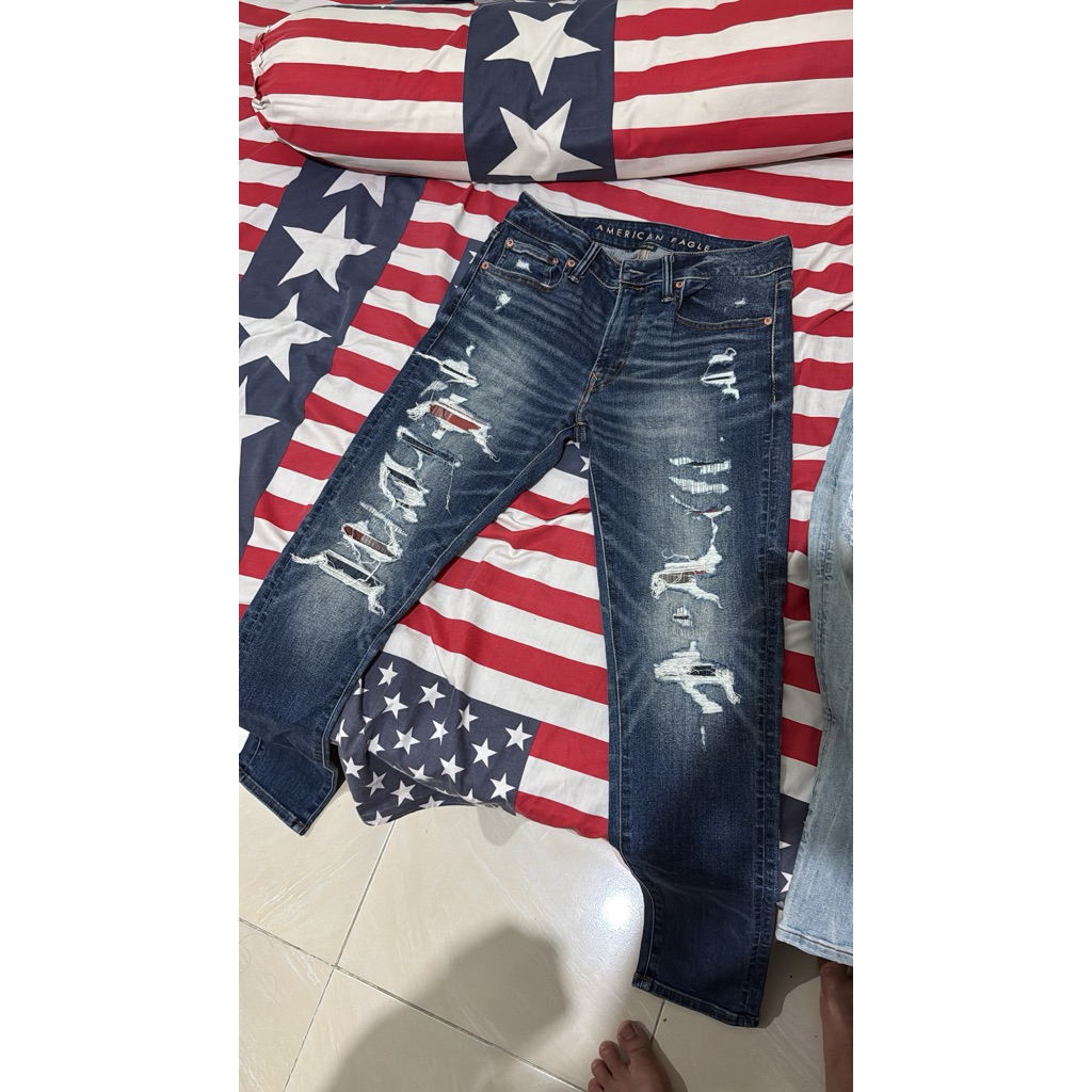 Celana Jeans American Eagle Original Ukuran: 31 x 32 Model: Slim / Distressed Jeans