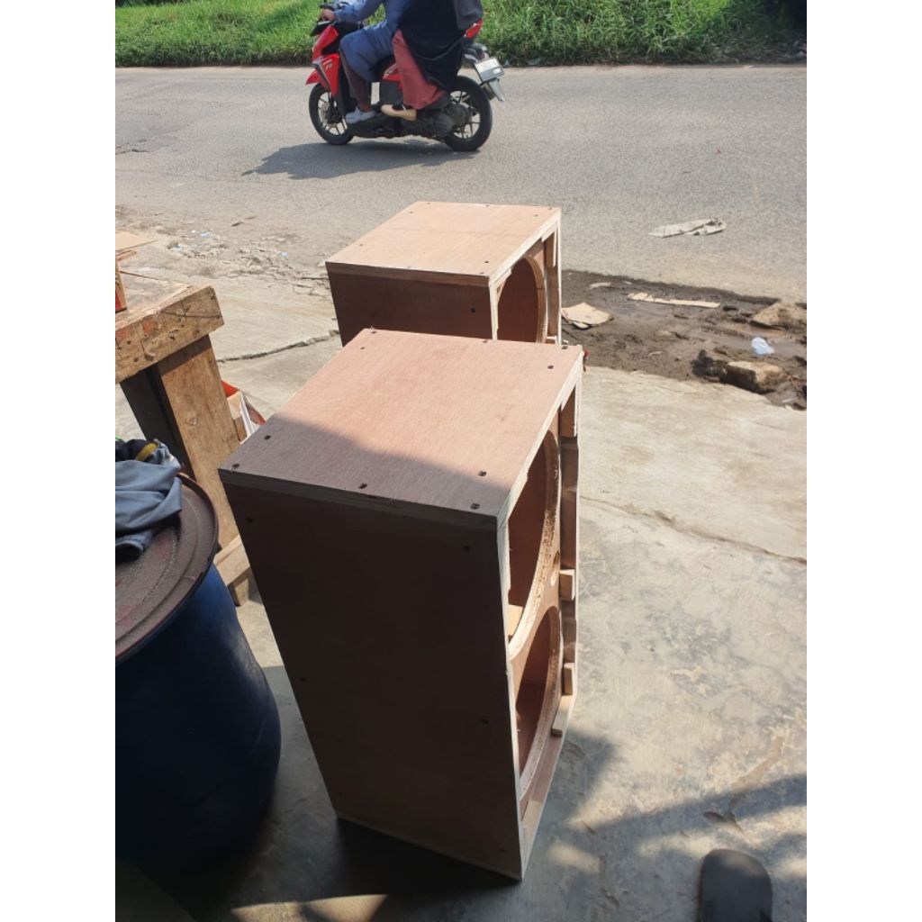 Box speaker 18 inch doubel kotak polos