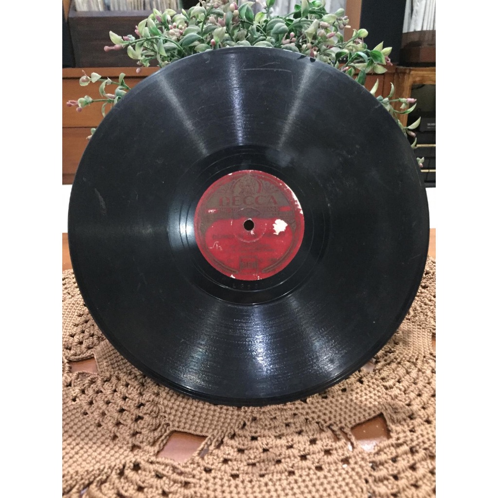 Vinyl The Andrew Sisters - The Wedding Samba & Down In The Valley / Piringan Hitam The Andrew Sister