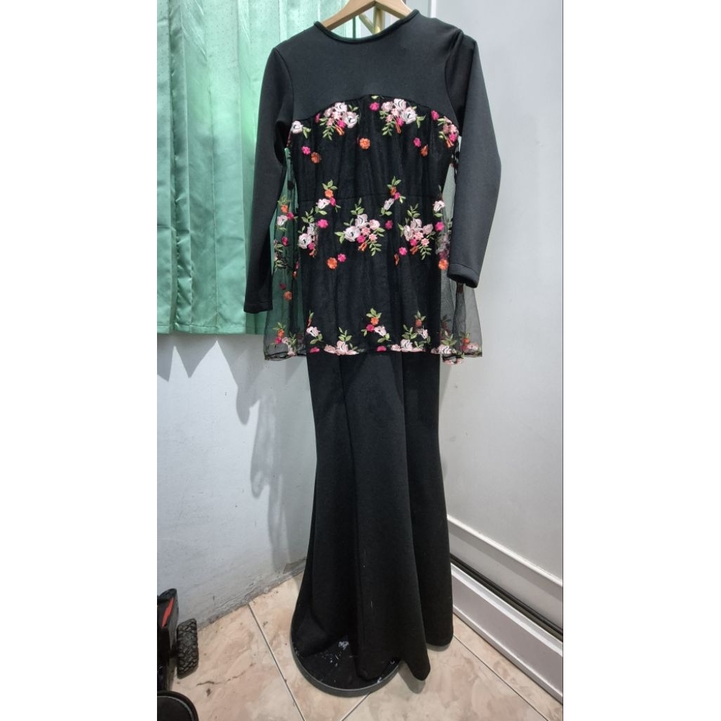dress brukat duyung